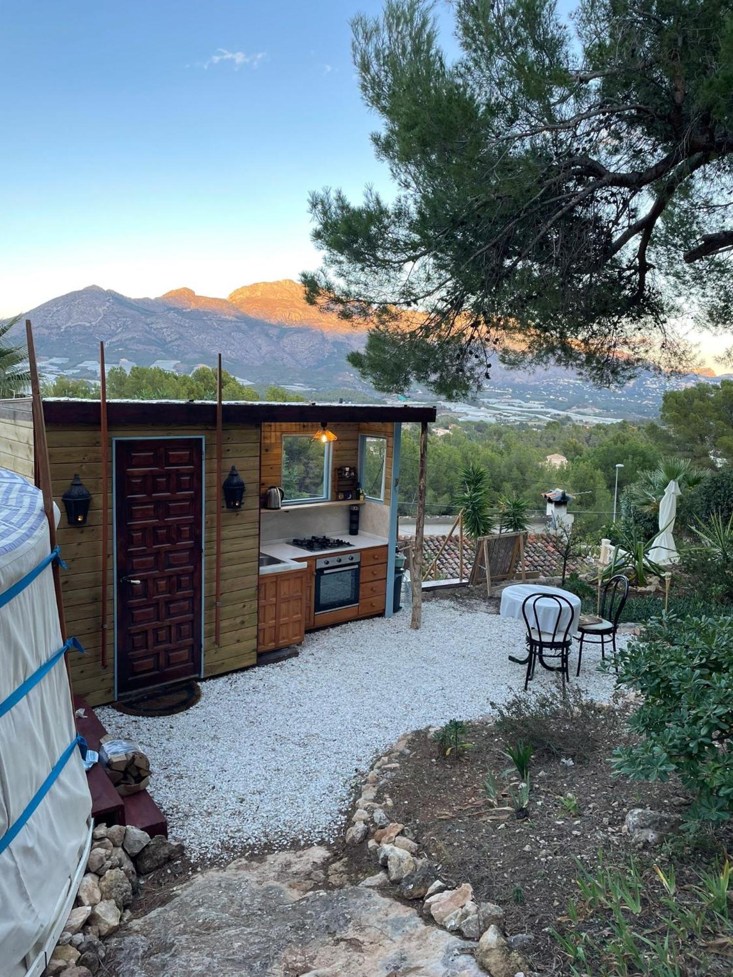 Yurt In Met Zwembad